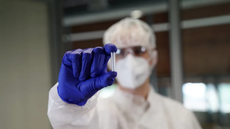 le-tube-getxent-une-innovation-strasbourgeoise-brevetee-est-selon-les-ingenieurs-a-l-origine-de-sa-conception-un-facilitateur-du-travail-des-chiens-renifleurs-dr-1605276947