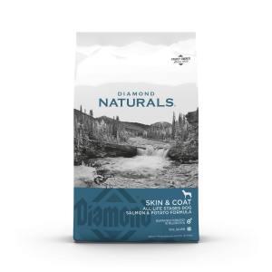 Front of Diamond Naturals Skin & Coat Dog Food bag, salmon and potato recipe for all life stages with probiotics and real salmon